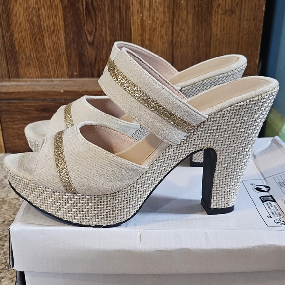 Women's Solid Color Apricot Platform Sandals - Picture 3 of 7